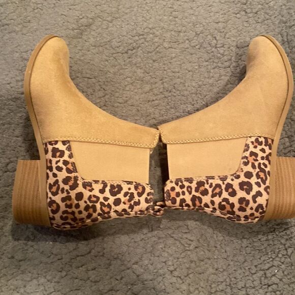 Soda Leopard Print Bootie Size 6 - Picture 2 of 10